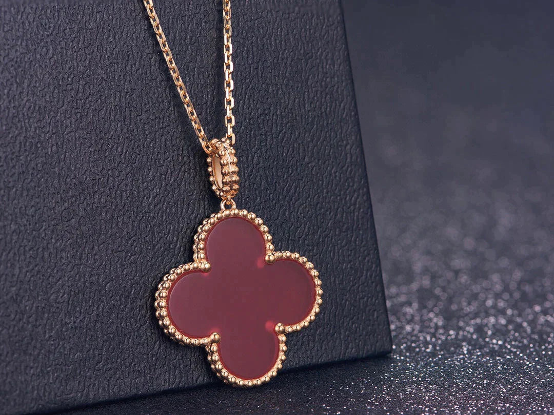 CLOVER PINK GOLD NECKLACE