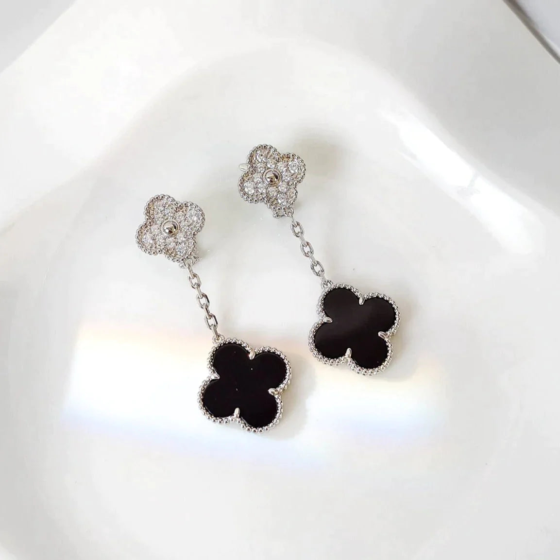 CLOVER 2 MOTIFS SILVER DIAMOND ONYX EARRINGS