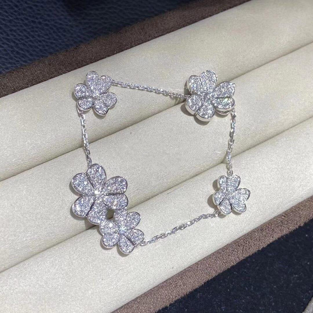 FRIVOLE SILVER FLOWERS BRACELET – - Main Image